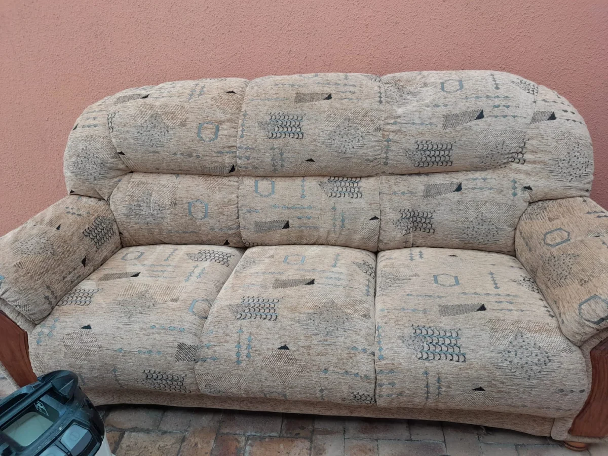 Couch cleaning before and after